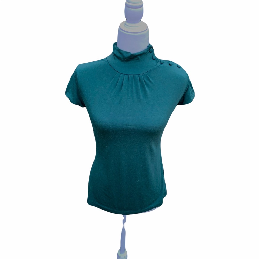 Banana Republic top w buttons & cap sleeves. Sz XS